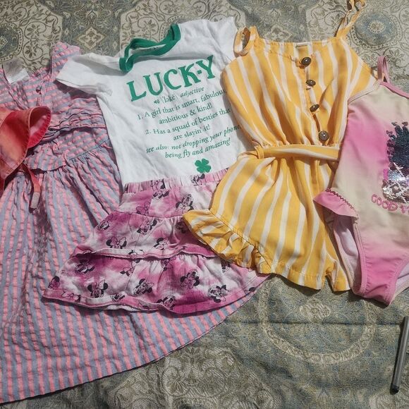 Girl's 4-5 Years Lot of 6 Pieces Skirt Dress Hat T-shirt Jumpsuit - Picture 1 of 16
